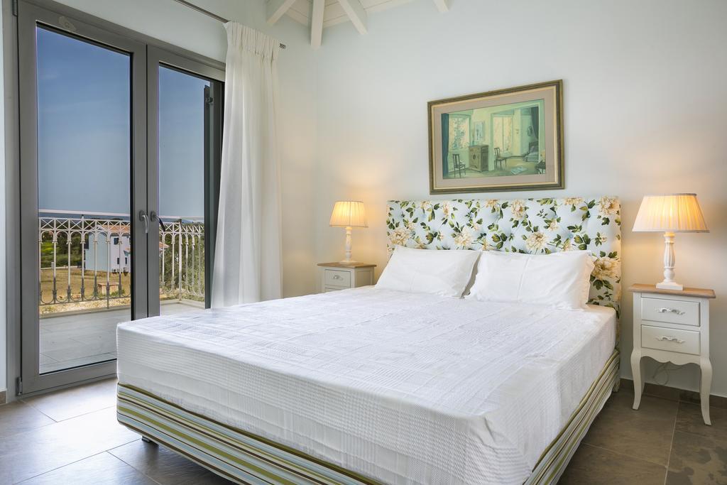 Afrodite Luxury Villa Svoronata Exterior photo